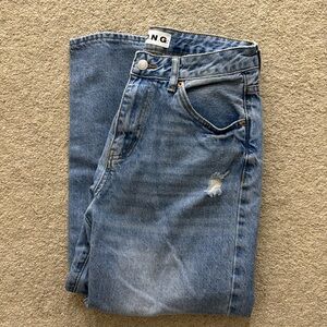 Cropped light blue jeans